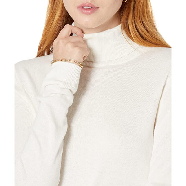 Amazon Essentials Women's Standard Lightweight Turtleneck Ivory Sweater